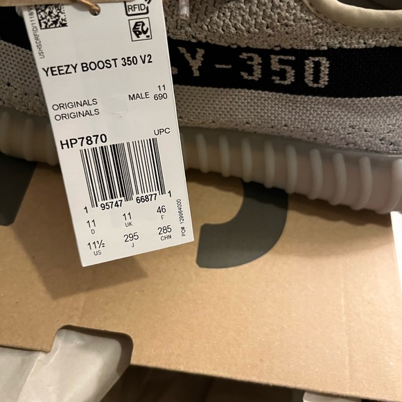 Yeezy 350 V2 - Picture 3 of 3